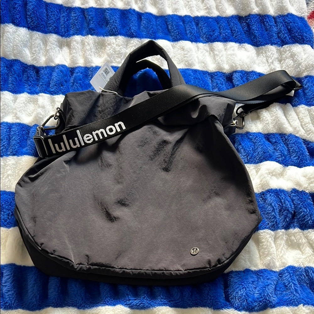 LULULEMON ON MY LEVEL BAG